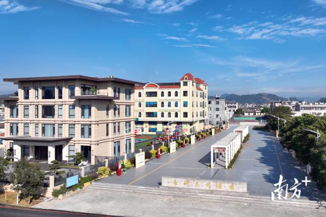 新圩镇加快推进美丽圩镇建设。陈家岳 摄